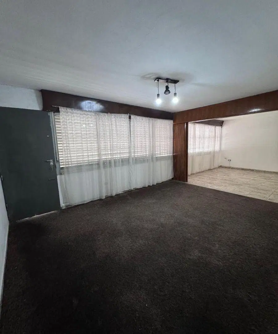 Se Alquila Casa de tres dormitorios (posibilidad comercial o consultorios) 5