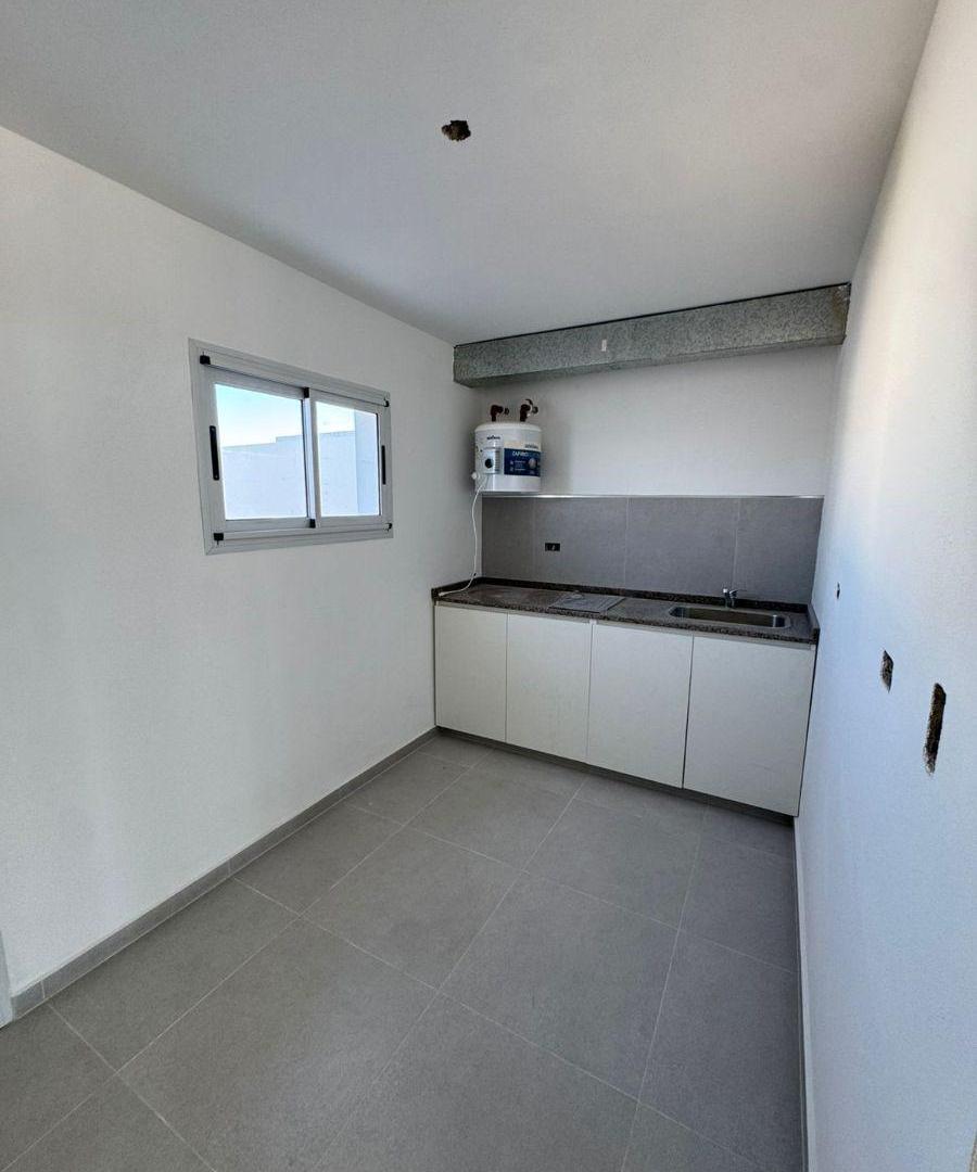 Foto de Alquilamos salón completo en Docta Avenida sobre avenida principal., imagen 5