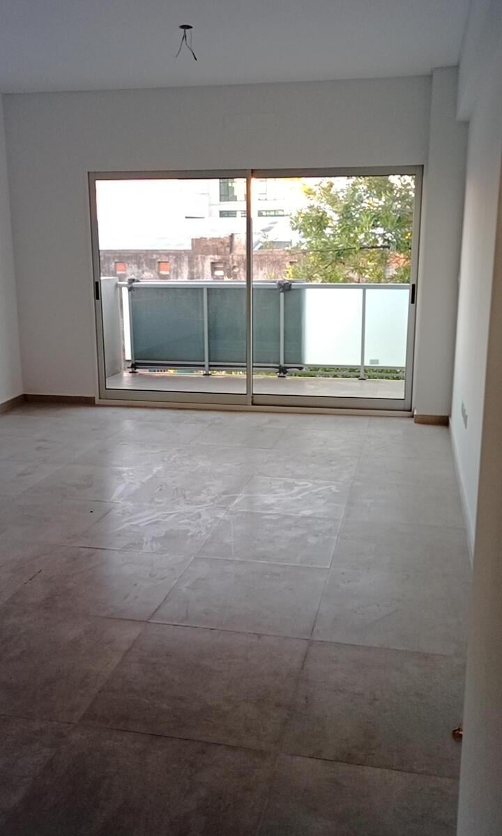 Departamento de un ambiente a la calle con balcon a estrenar