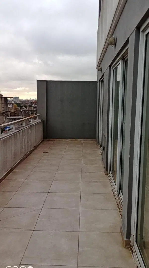 Departamento 2 ambientes al frente con terraza balcon 4