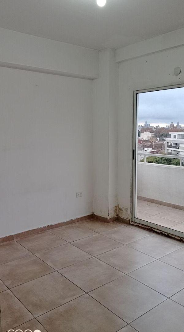 Foto de Departamento 3 ambientes a la calle con balcon corrido, imagen 2
