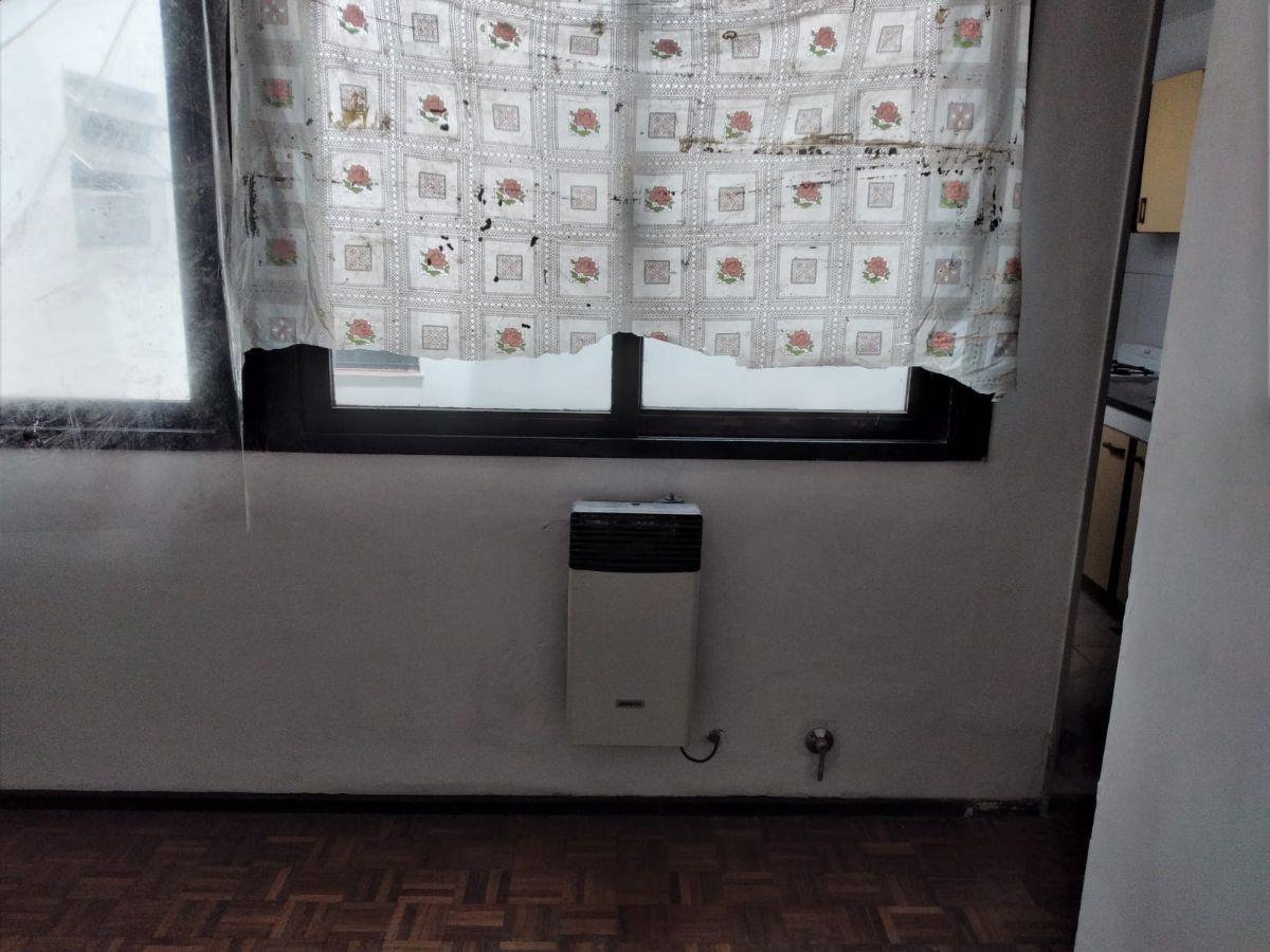Foto de Departamento de un ambiente lateral y cocina independiente, imagen 3