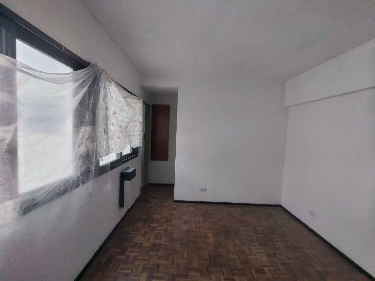 Foto de Departamento de un ambiente lateral y cocina independiente, imagen 4