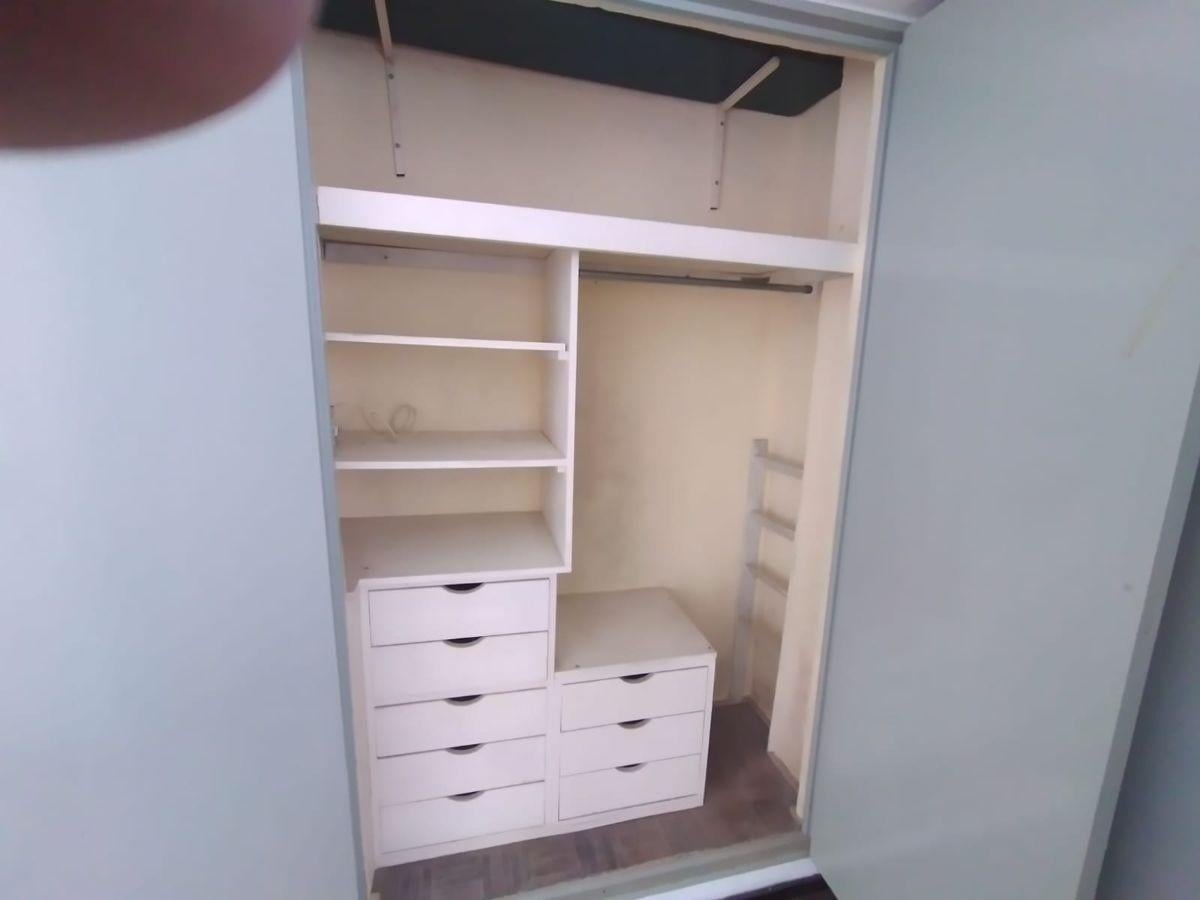 Foto de Departamento de un ambiente lateral y cocina independiente, imagen 5