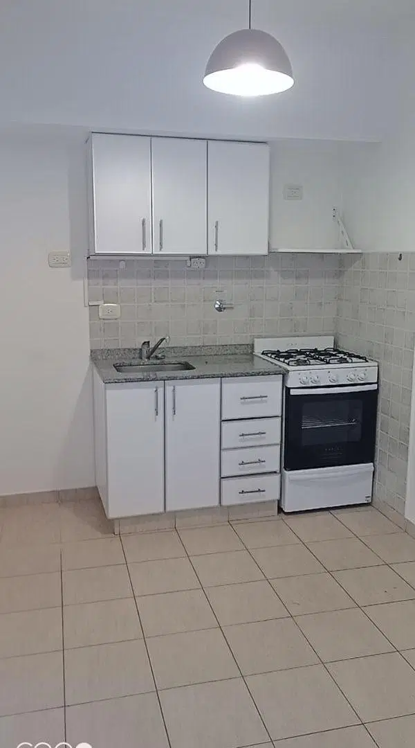Departamento monoambiente con entrepiso y patio 1