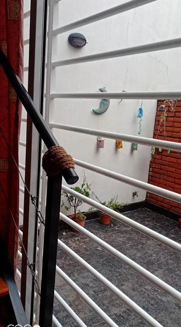 Departamento monoambiente con entrepiso y patio 8