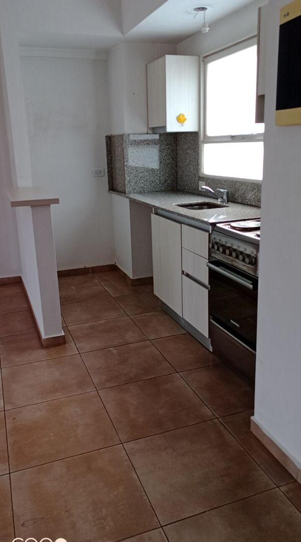 Foto de Departamento 2 ambientes a la calle con balcon, imagen 2