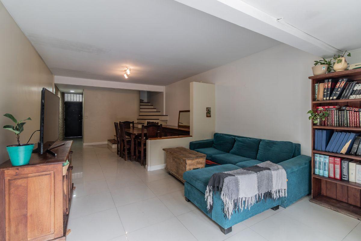Foto de VENTA TRIPLEX 6 AMBIENTES CON ENTRADA DE AUTO, PILETA Y QUINCHO EN, imagen 5
