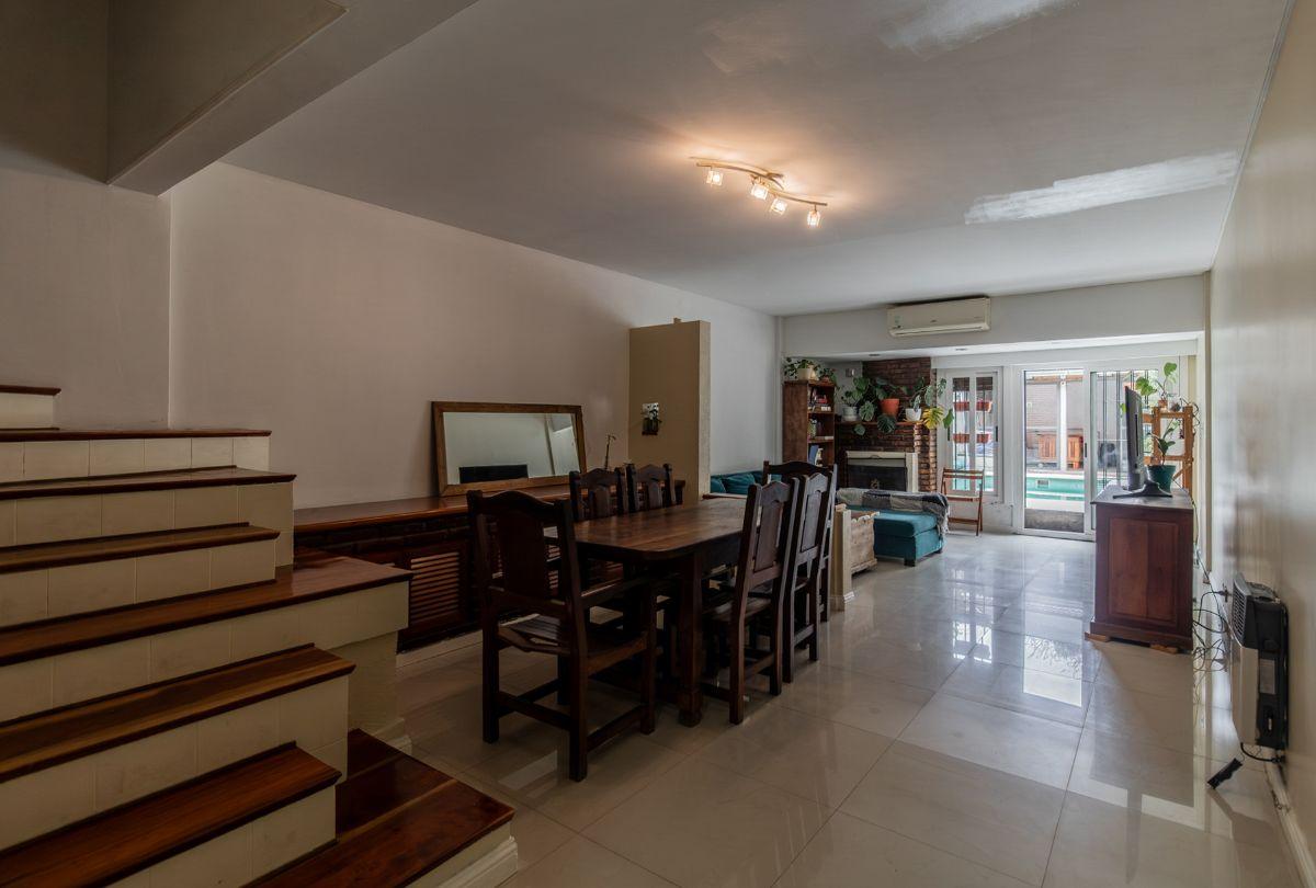 Foto de VENTA TRIPLEX 6 AMBIENTES CON ENTRADA DE AUTO, PILETA Y QUINCHO EN, imagen 1