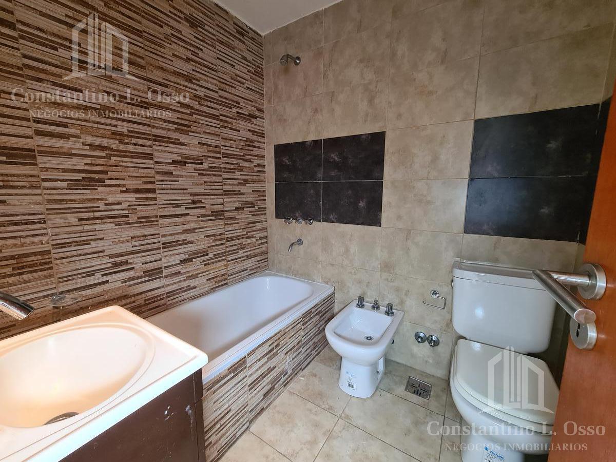 Oportunidad - Venta Edificio en Block 8 Dptos con Local y Cocheras - Alquilado Renta Inmediata 2