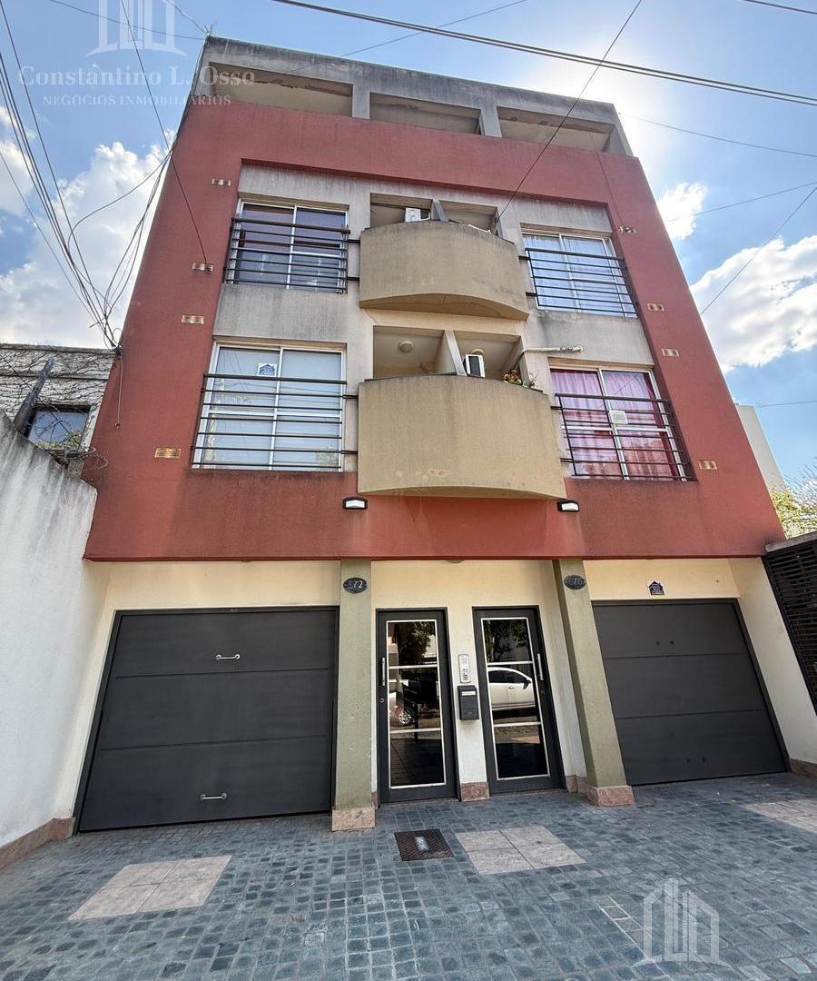 Departamento con patio en Remedios de Escalada