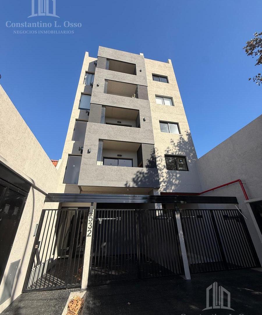 Departamento dos ambientes - Al frente - con balcon - con cochera