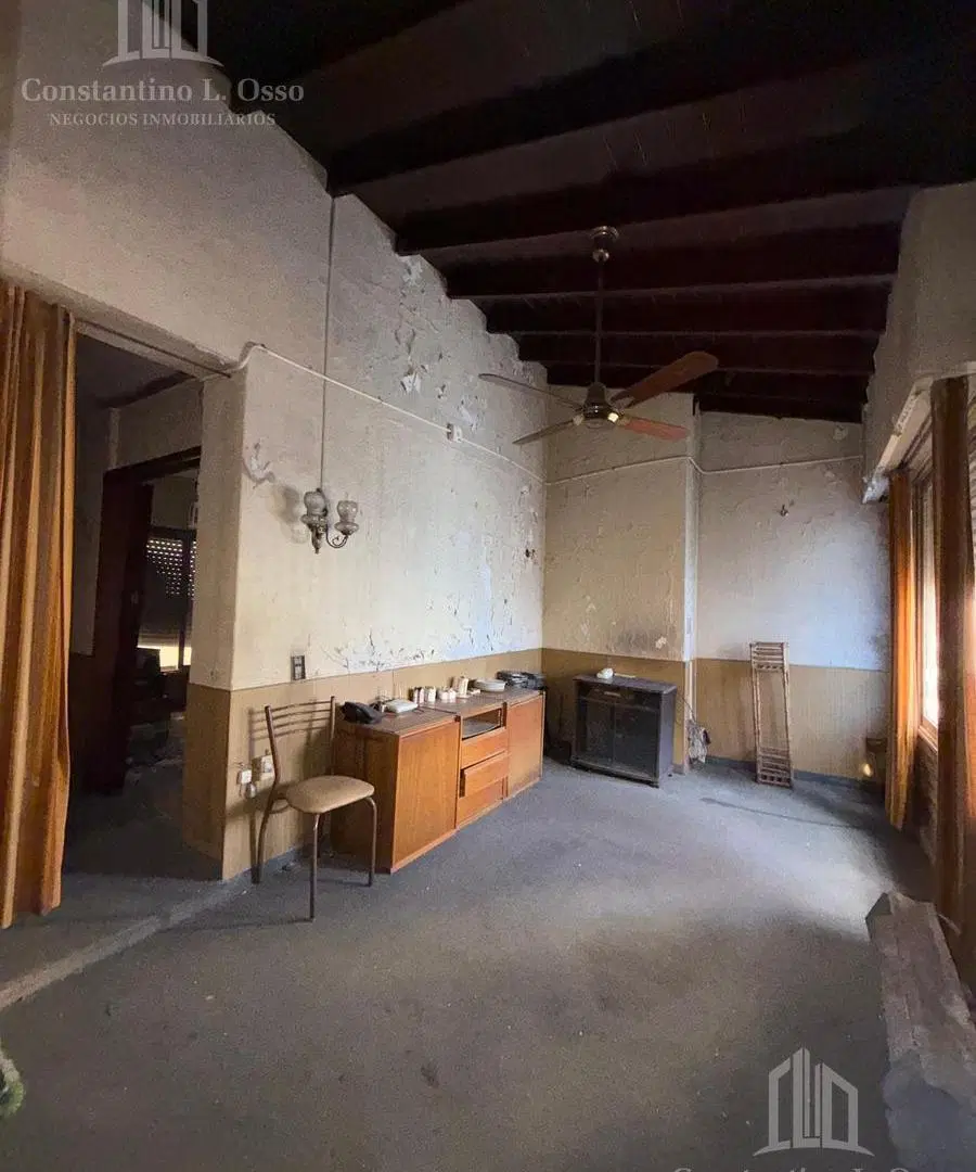 Casa en esquin en lote propio a reciclar - Lanus 2
