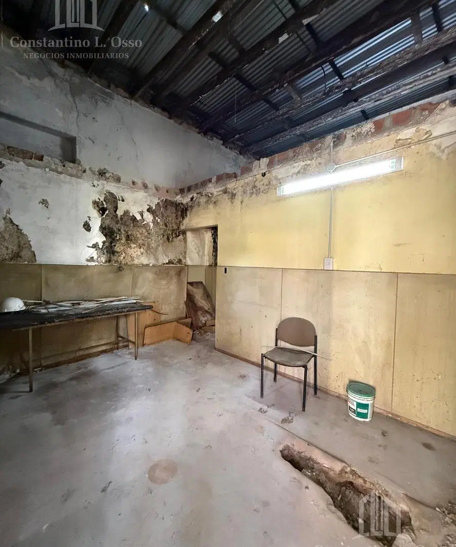 Casa en esquin en lote propio a reciclar - Lanus 4