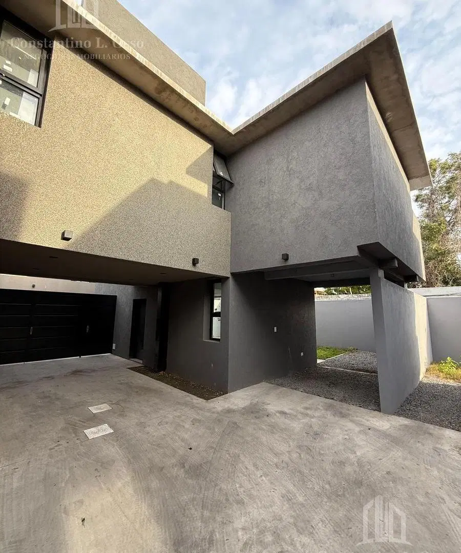 Casa duplex en condominio cerrado - Adrogué 2