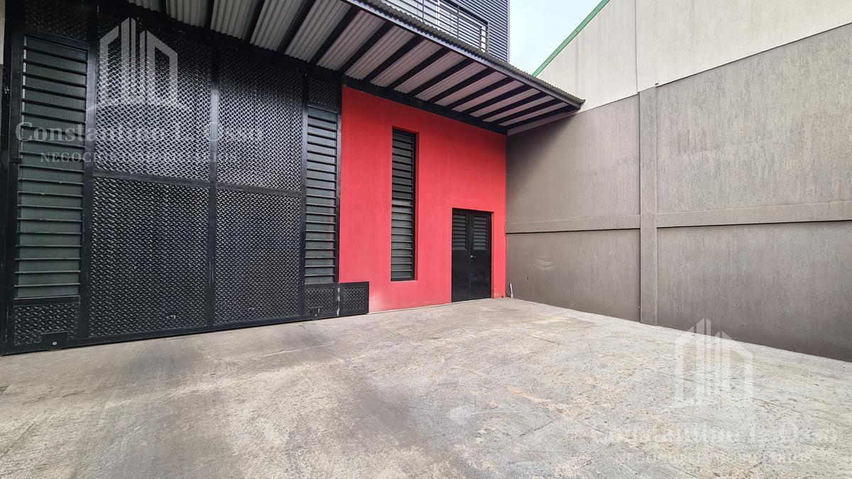 Foto de Excelente Galpon/deposito con oficinas y ascensor - Banfield, imagen 4