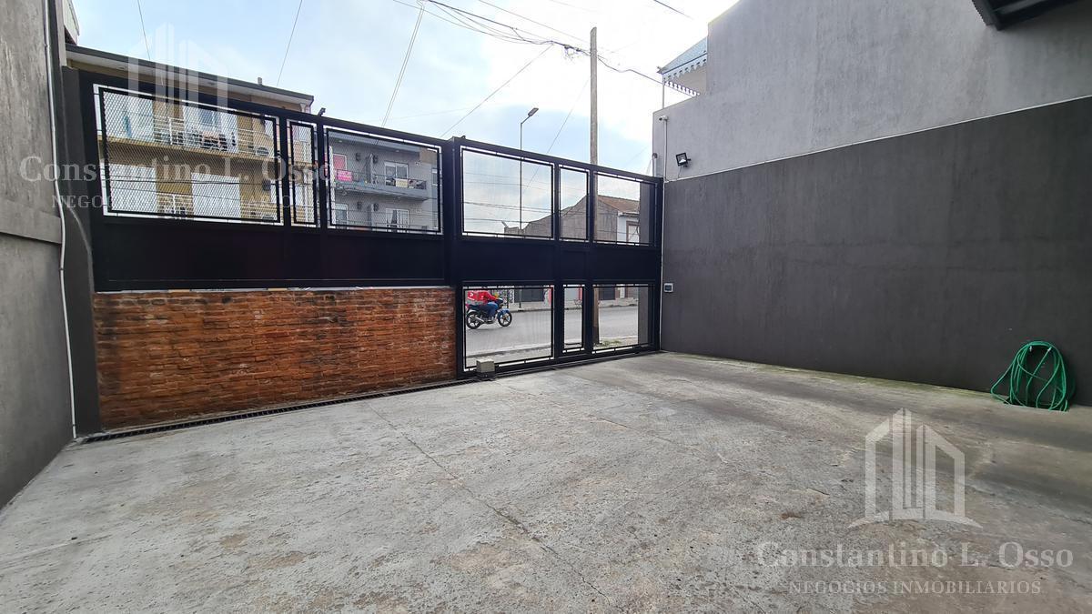 Foto de Excelente Galpon/deposito con oficinas y ascensor - Banfield, imagen 3