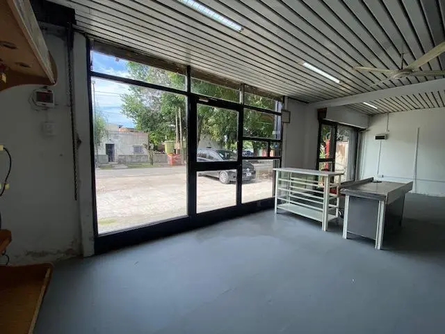 LOCAL EN ALQUILER EN 168 E/ 521 Y 522 4
