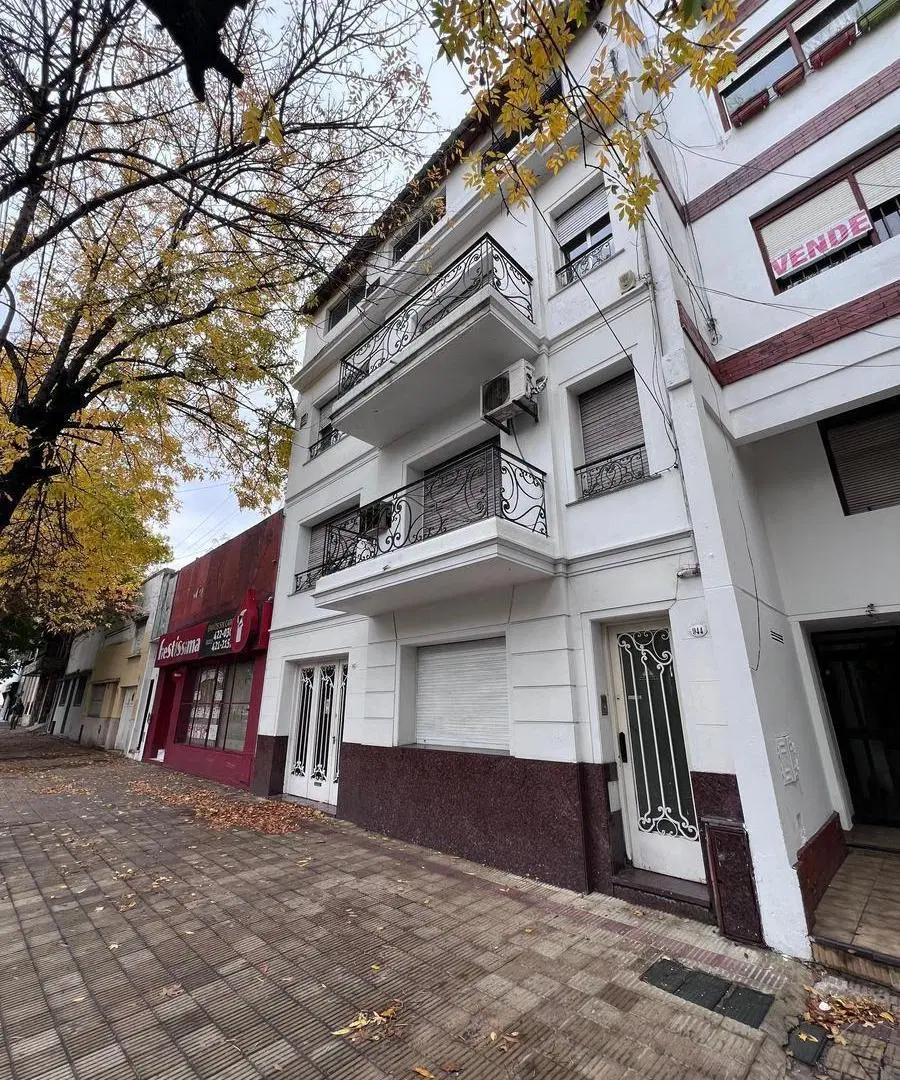 Oficina tipo casa con quincho y dependencias 200m2 4