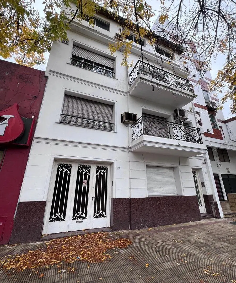 Oficina tipo casa con quincho y dependencias 200m2 1