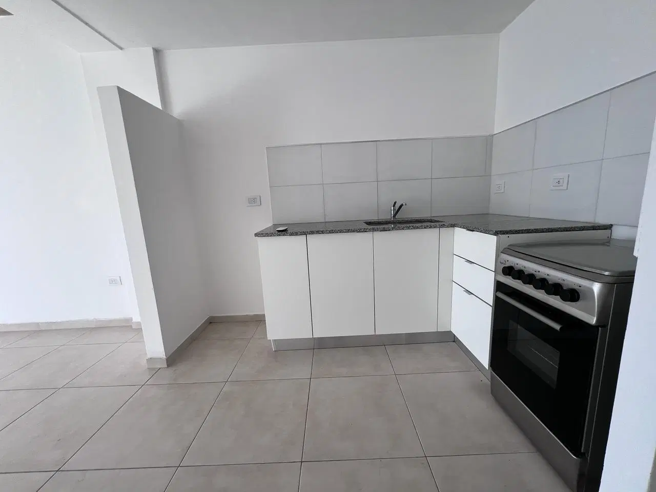 Departamento 1 dormitorio con cochera alquiler La Plata Plaza Malvinas 5