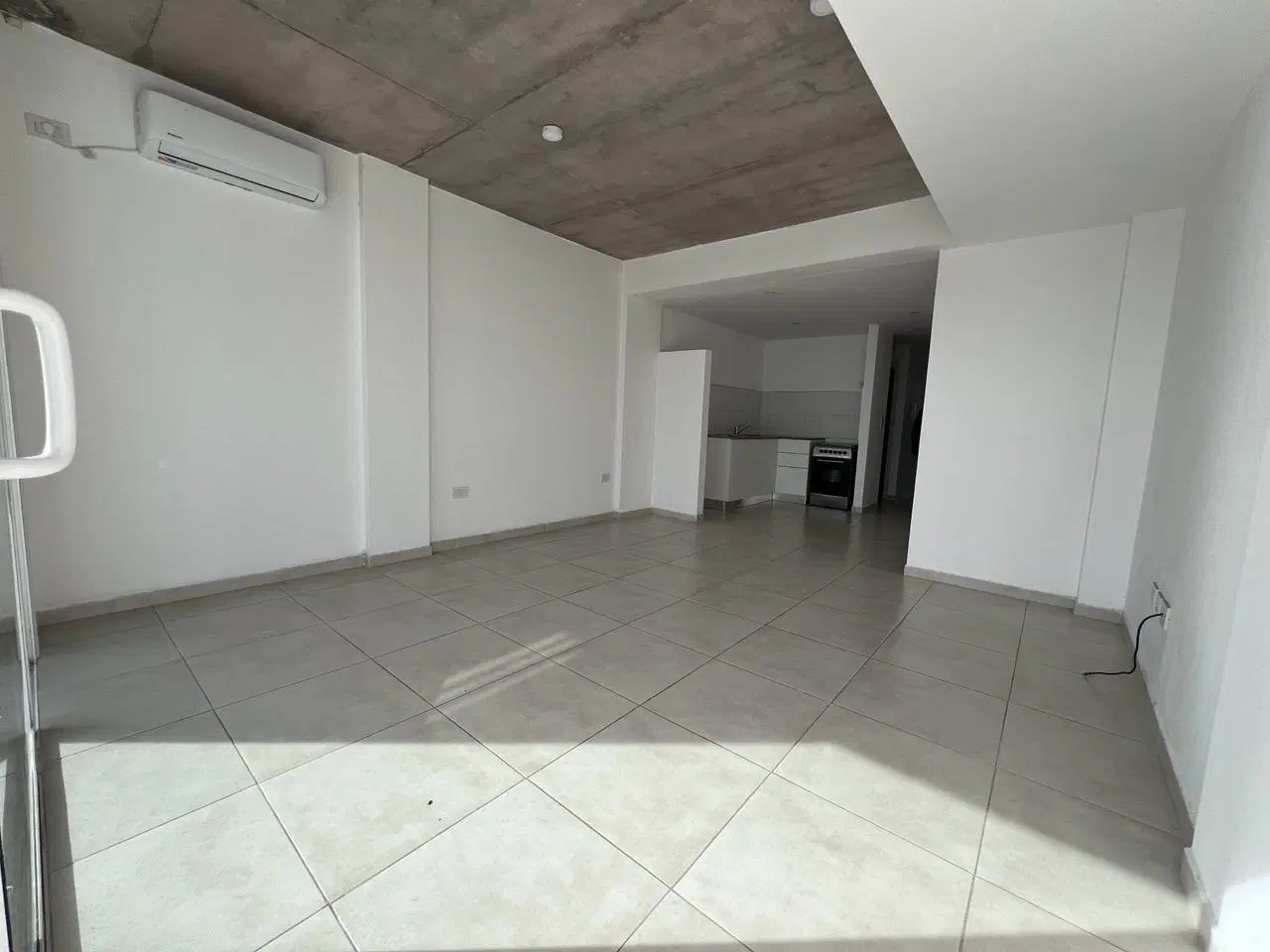 Departamento 1 dormitorio con cochera alquiler La Plata Plaza Malvinas 4