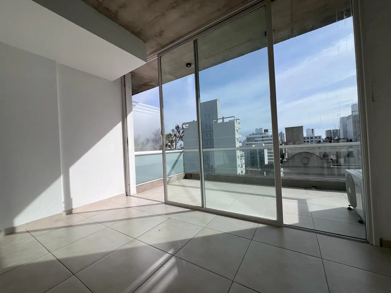 Departamento 1 dormitorio con cochera alquiler La Plata Plaza Malvinas 2