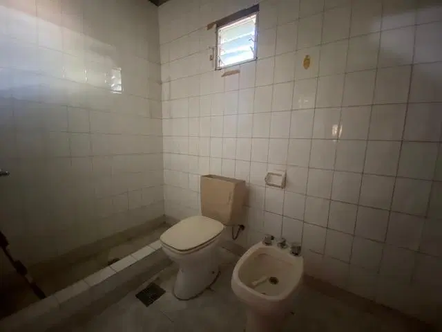 CASA EN VENTA EN LA PLATA TRES DORMITORIOS PATIO 5