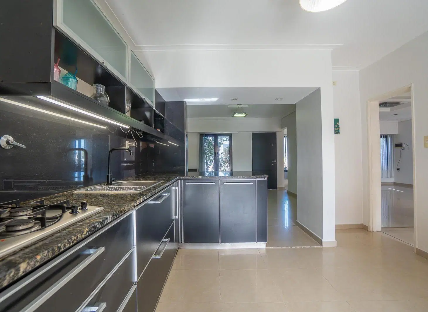 CASA EN VENTA EN LISANDRO OLMOS,TRES DORMITORIOS Y PILETA 2