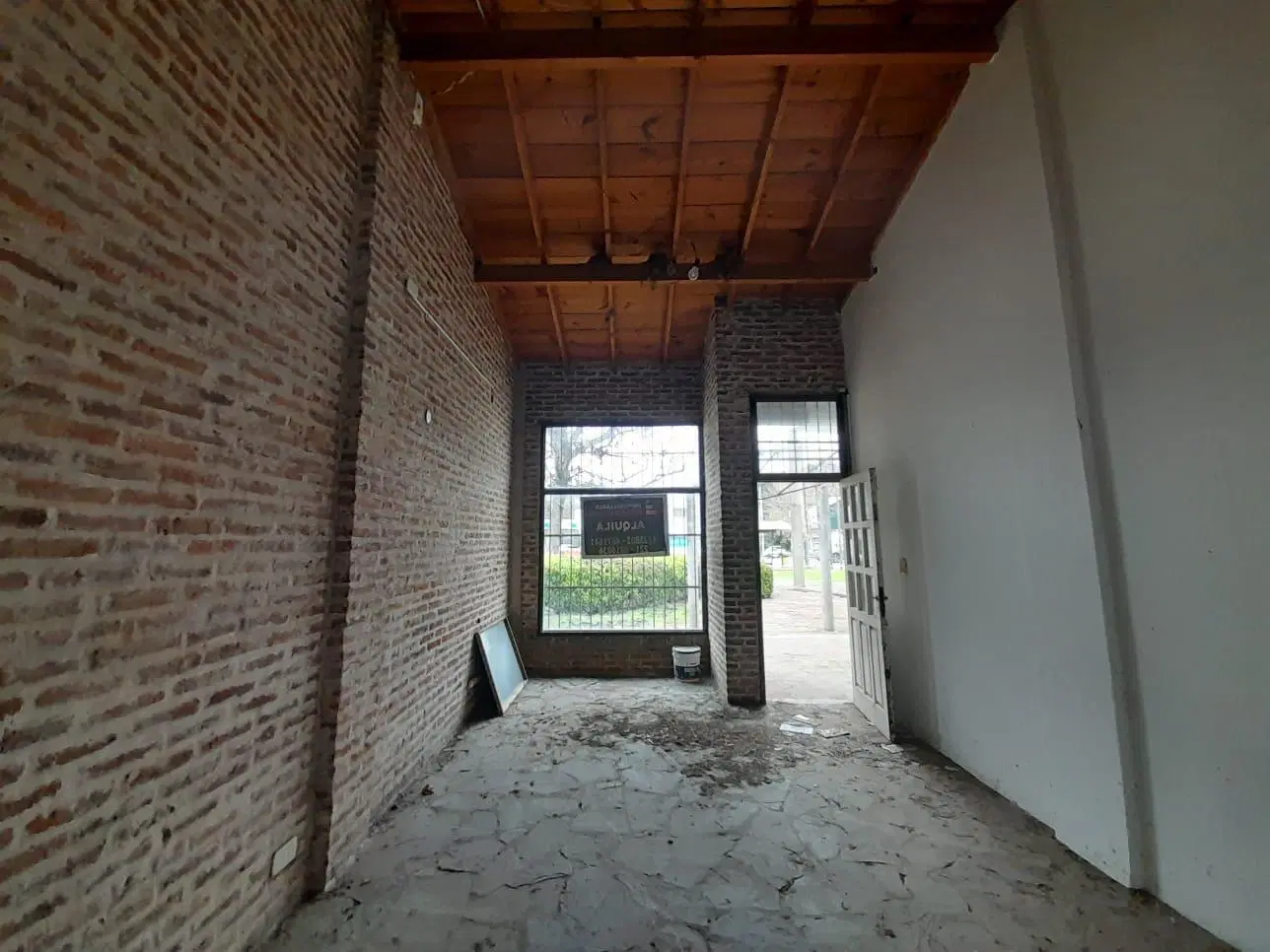 Local alquiler city bell caamino belgrano y 473 4