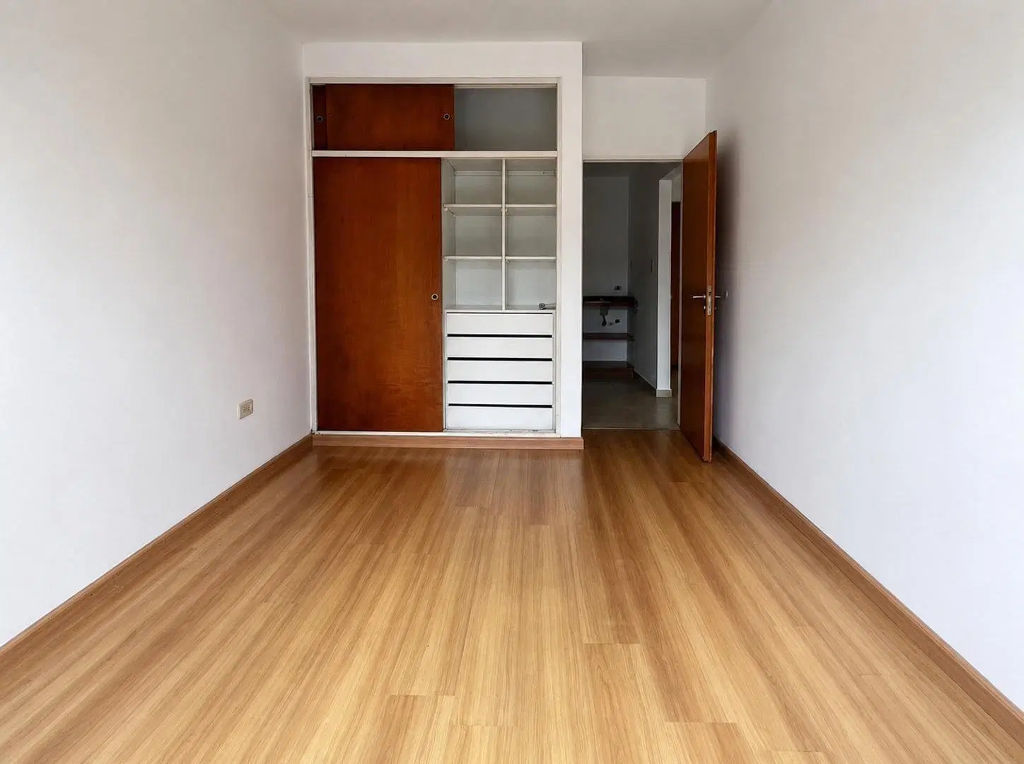 Departamento con patio en ALQUILER - La Plata 19 42 y 43 5