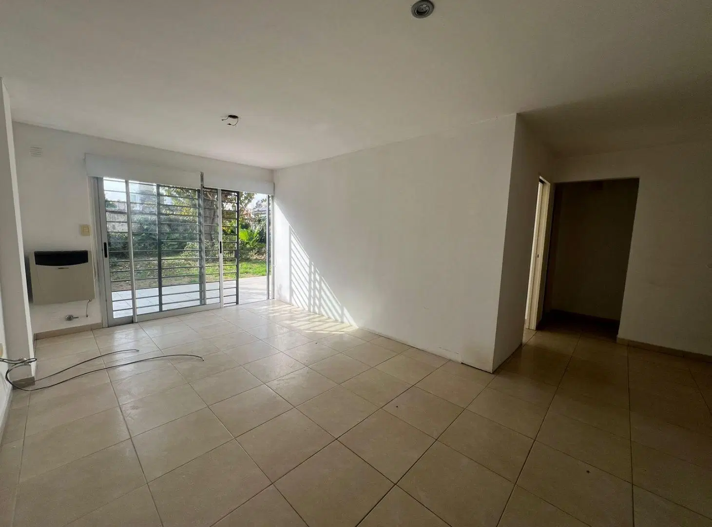 Departamento con patio en ALQUILER - La Plata 19 42 y 43 4