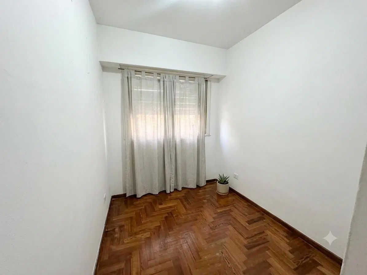 Departamento de tres dormitorios frente a Plaza San Martin 5