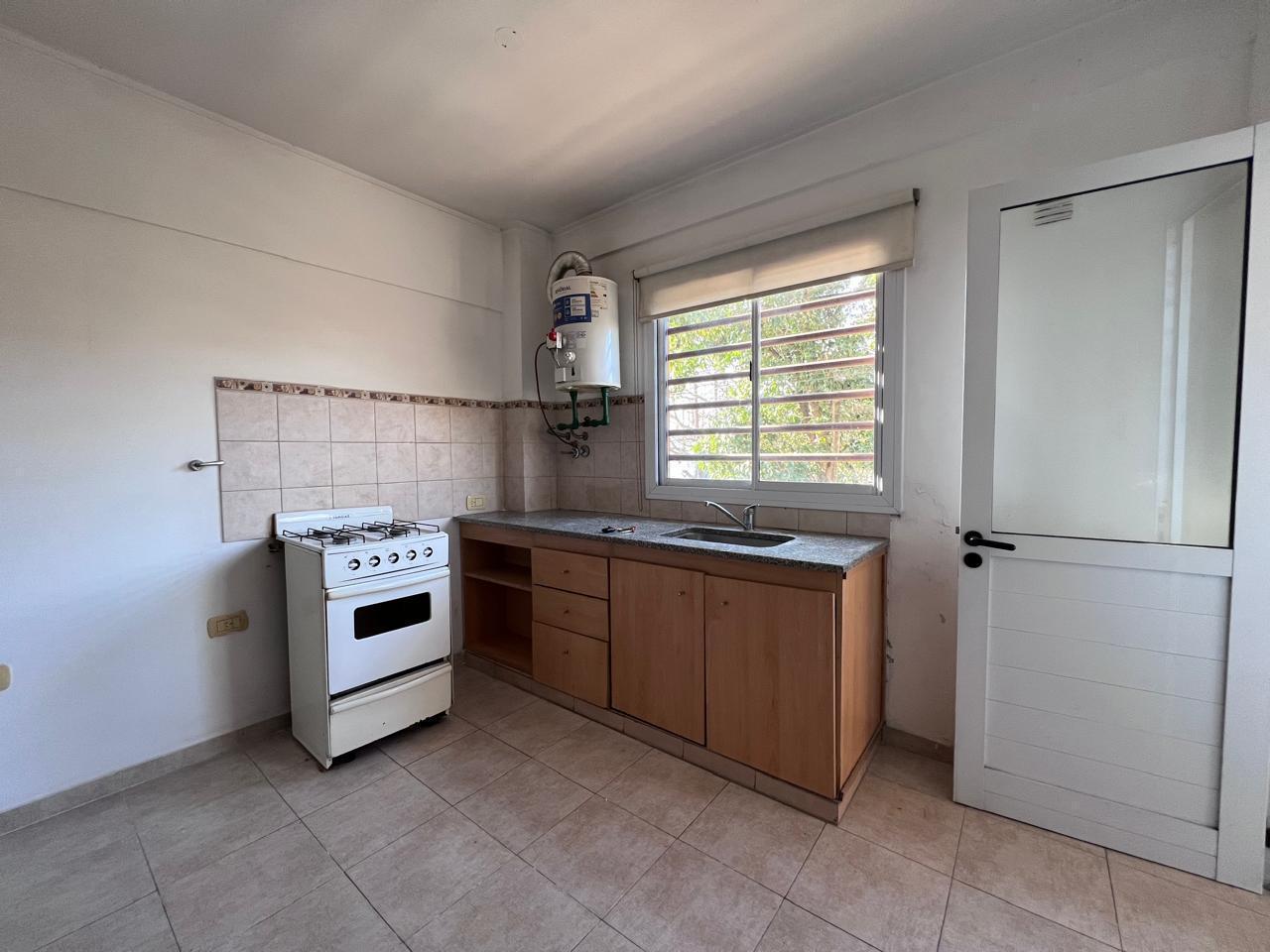 Foto de departamento 1 dormitorio en alquiler con balcon y cochera, imagen 2