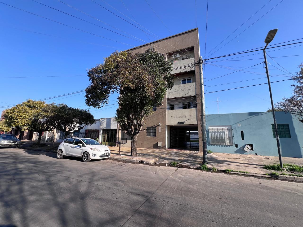 Foto de departamento 1 dormitorio en alquiler con balcon y cochera, imagen 1