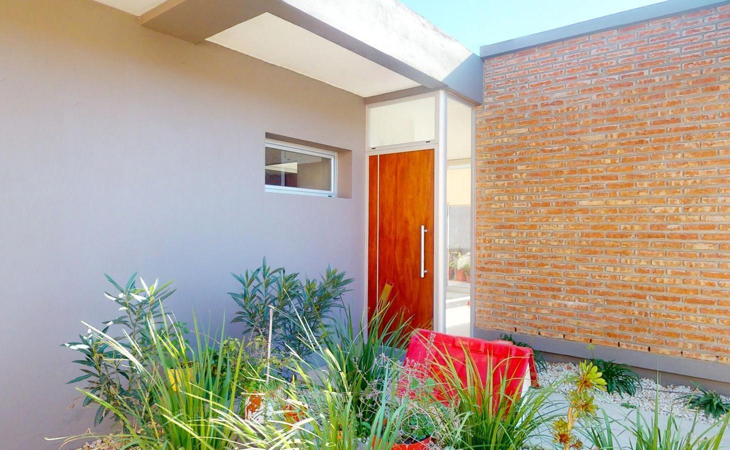 Foto de CASA EN VENTA EN GORINA COMPLEJO CERRADO TEIXIT 4 LOS ENRIQUES, imagen 1