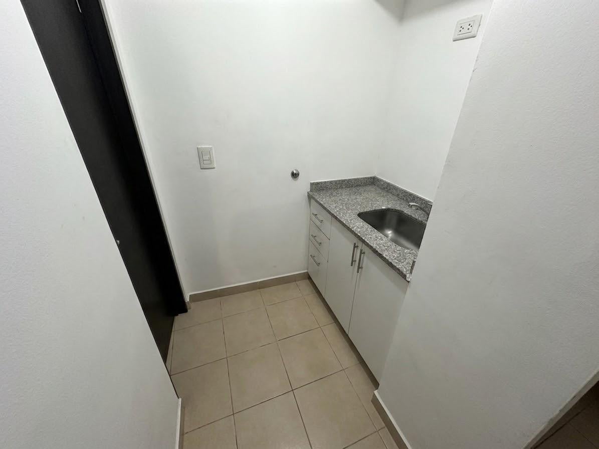 Foto de LOCAL EN VENTA EN 58 6 Y 7, imagen 1