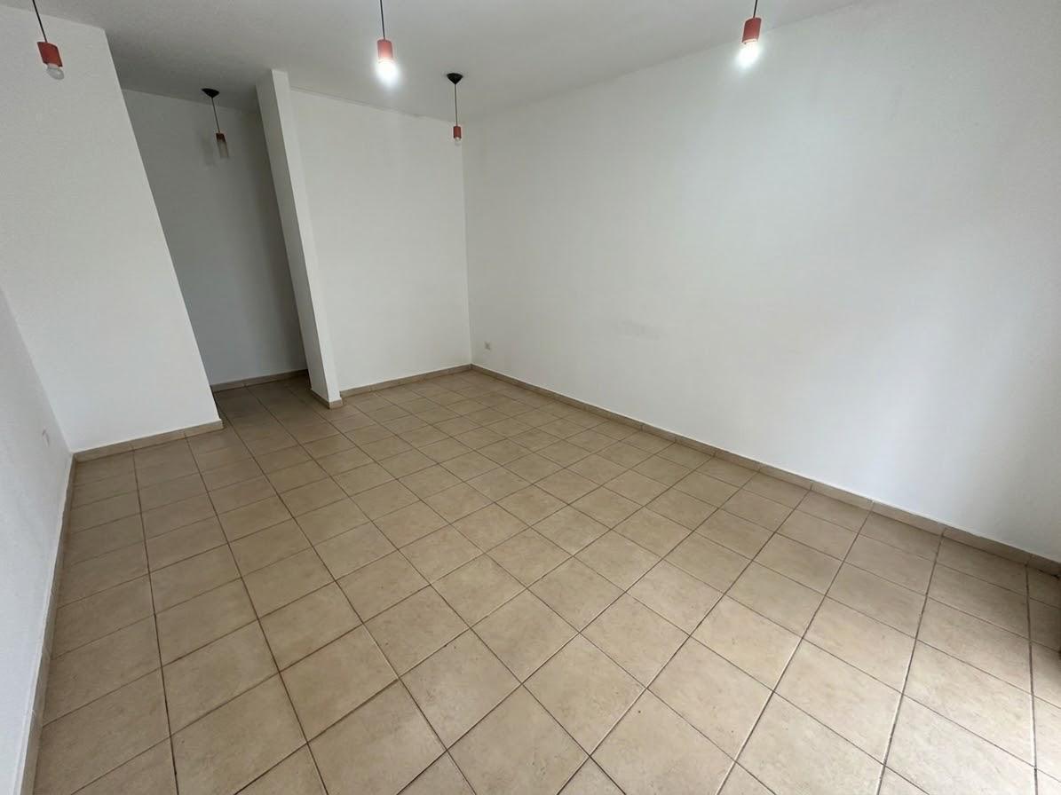 Foto de LOCAL EN VENTA EN 58 6 Y 7, imagen 4