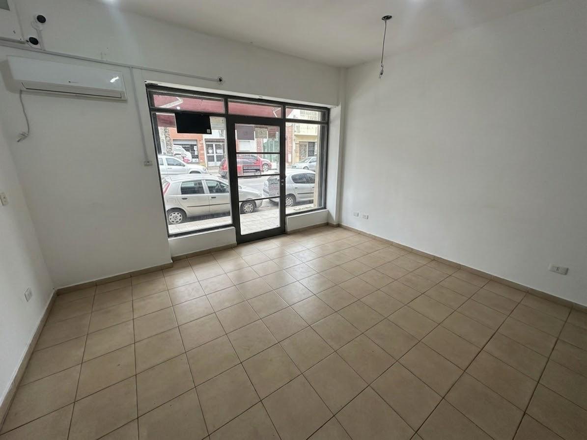 Foto de LOCAL EN VENTA EN 58 6 Y 7, imagen 5