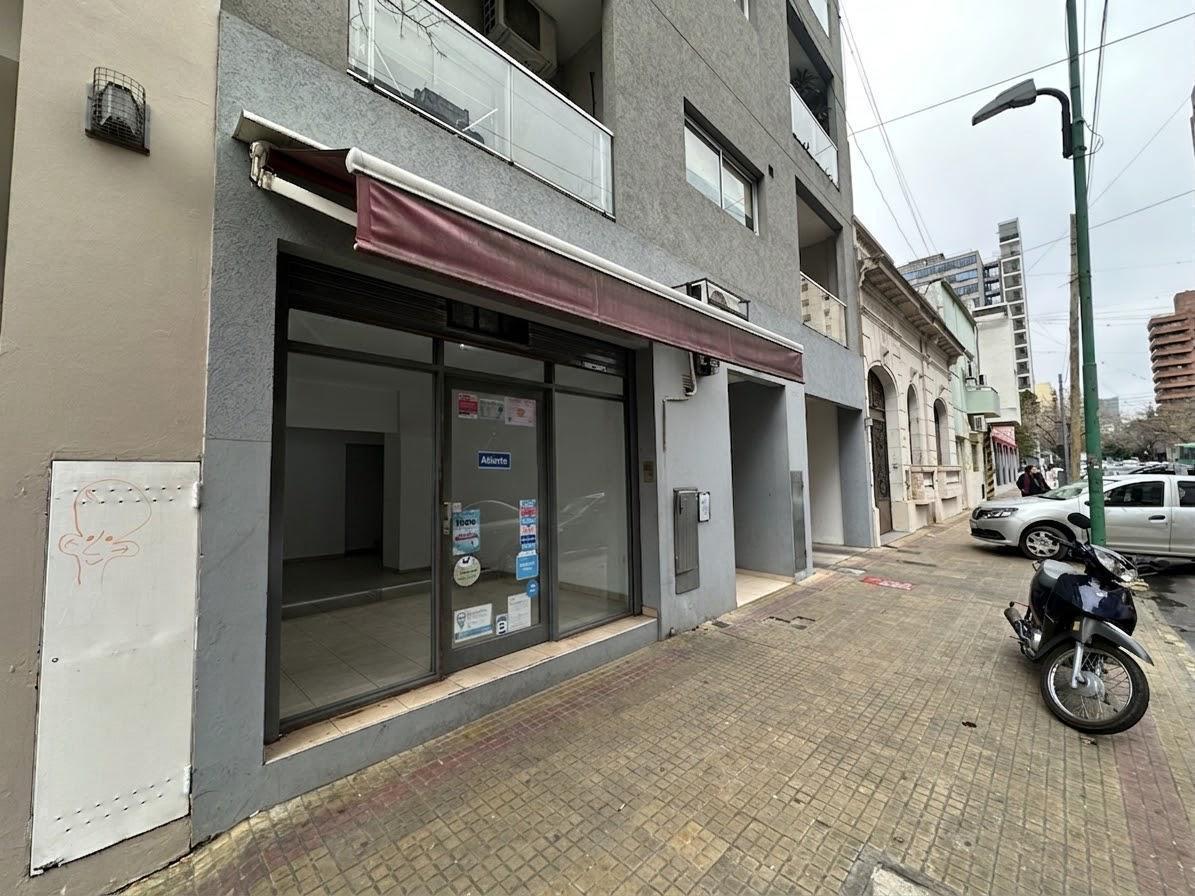 Foto de LOCAL EN VENTA EN 58 6 Y 7, imagen 2