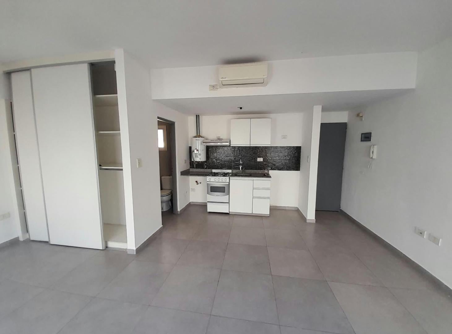 Foto de Departamento en alquiler en 21 50 y 51, imagen 1