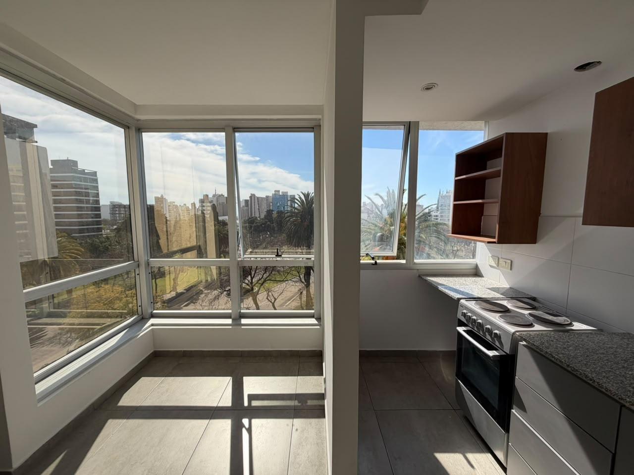 Foto de Departamento en venta de un dormitorio frente a la plaza, imagen 2