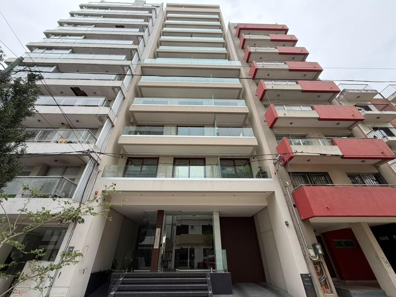 Foto de Departamento en venta en 50 e/ 18 y 19 de dos dormitorios y cochera, imagen 5