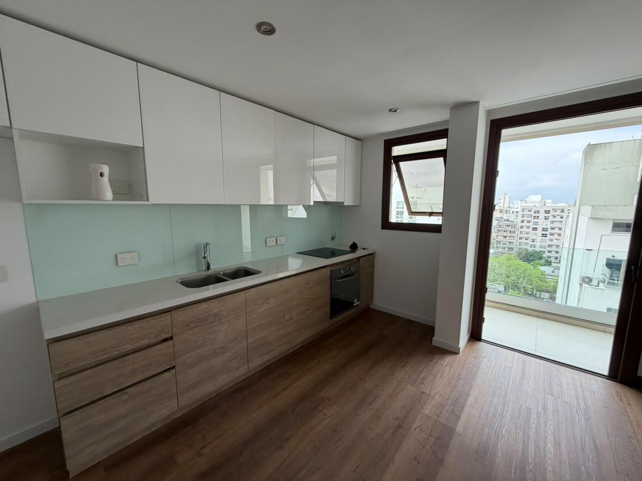 Foto de Departamento en venta en 50 e/ 18 y 19 de dos dormitorios y cochera, imagen 2