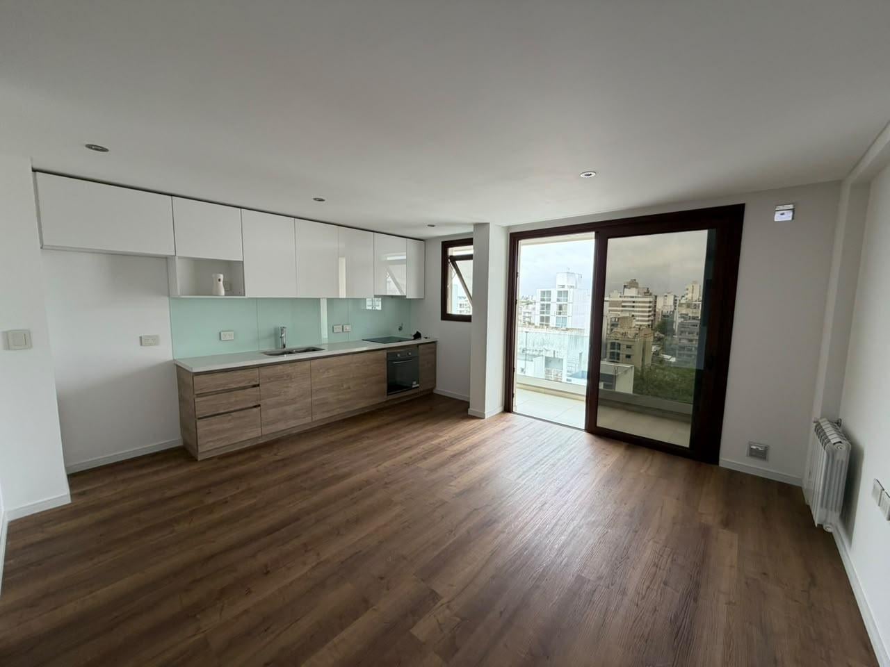Foto de Departamento en venta en 50 e/ 18 y 19 de dos dormitorios y cochera, imagen 1