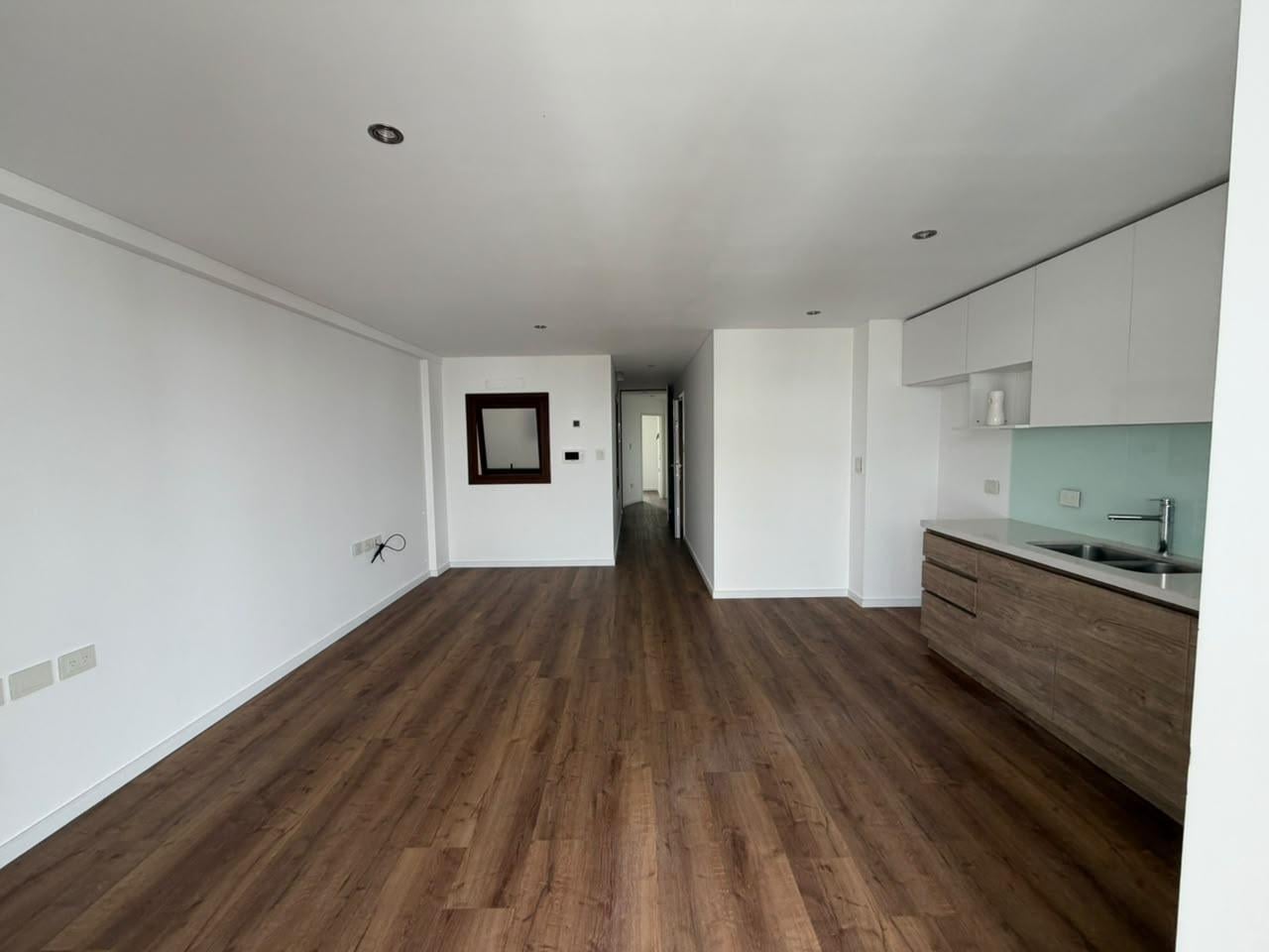 Foto de Departamento en venta en 50 e/ 18 y 19 de dos dormitorios y cochera, imagen 4