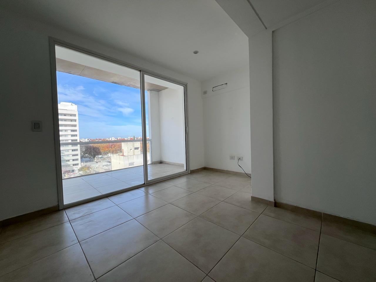 Foto de Departamento 1 dormitorio con cochera alquiler La Plata Plaza Malvinas, imagen 4