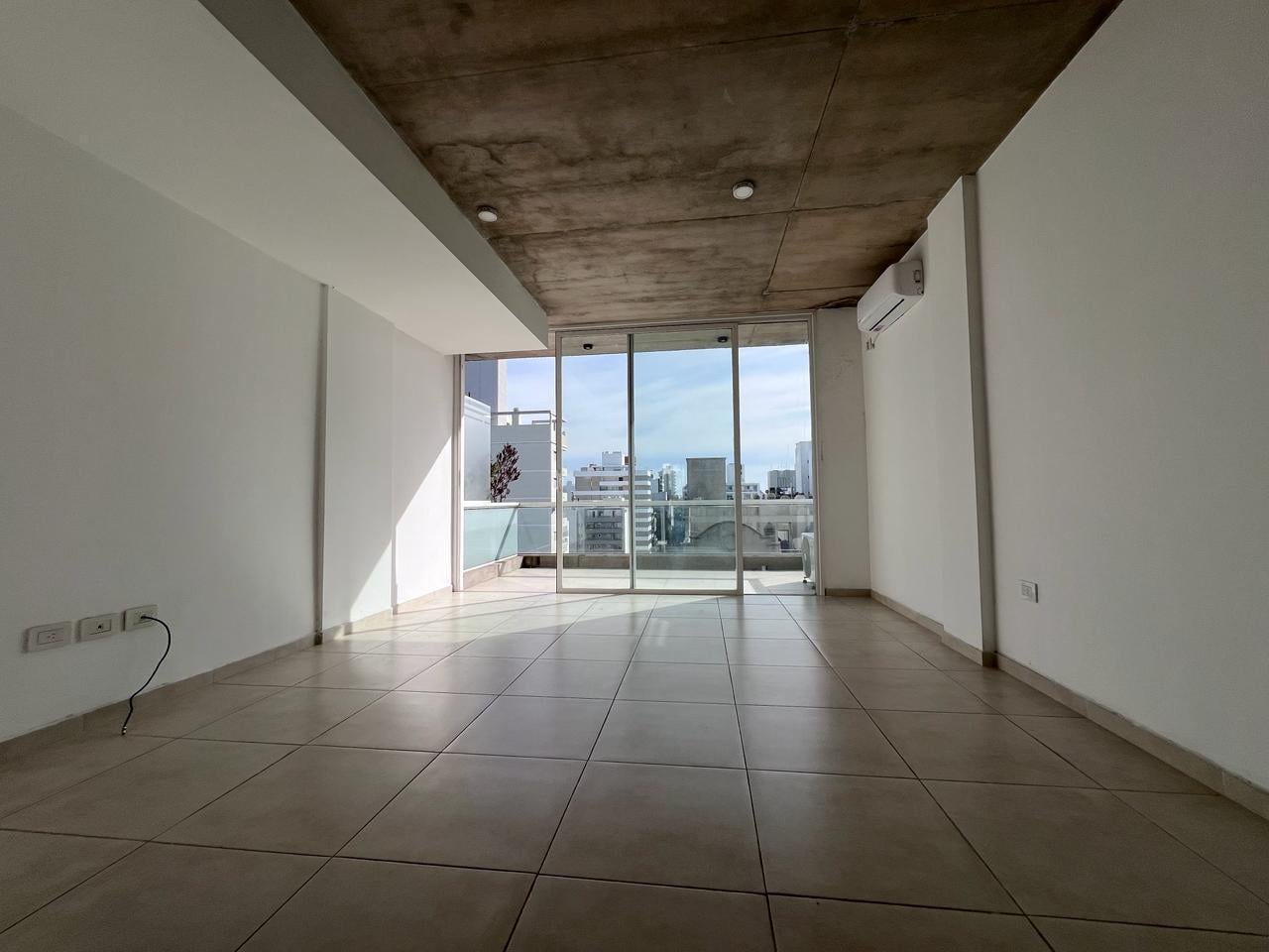 Foto de Departamento 1 dormitorio con cochera alquiler La Plata Plaza Malvinas, imagen 3