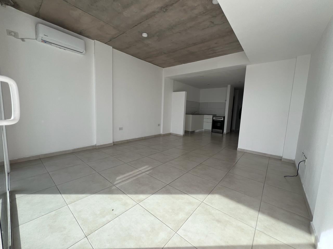 Foto de Departamento 1 dormitorio con cochera alquiler La Plata Plaza Malvinas, imagen 4