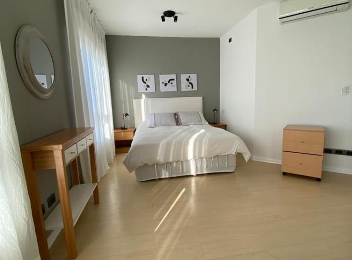 2amb amplio en piso alto en pleno Abasto! recien equipado! 4